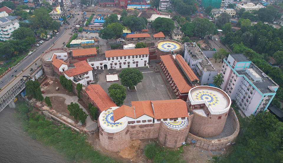SURAT FORT: EXPLORING THE HISTORIC HEART OF SURAT WITH A COMFORTABLE TAXI RIDE